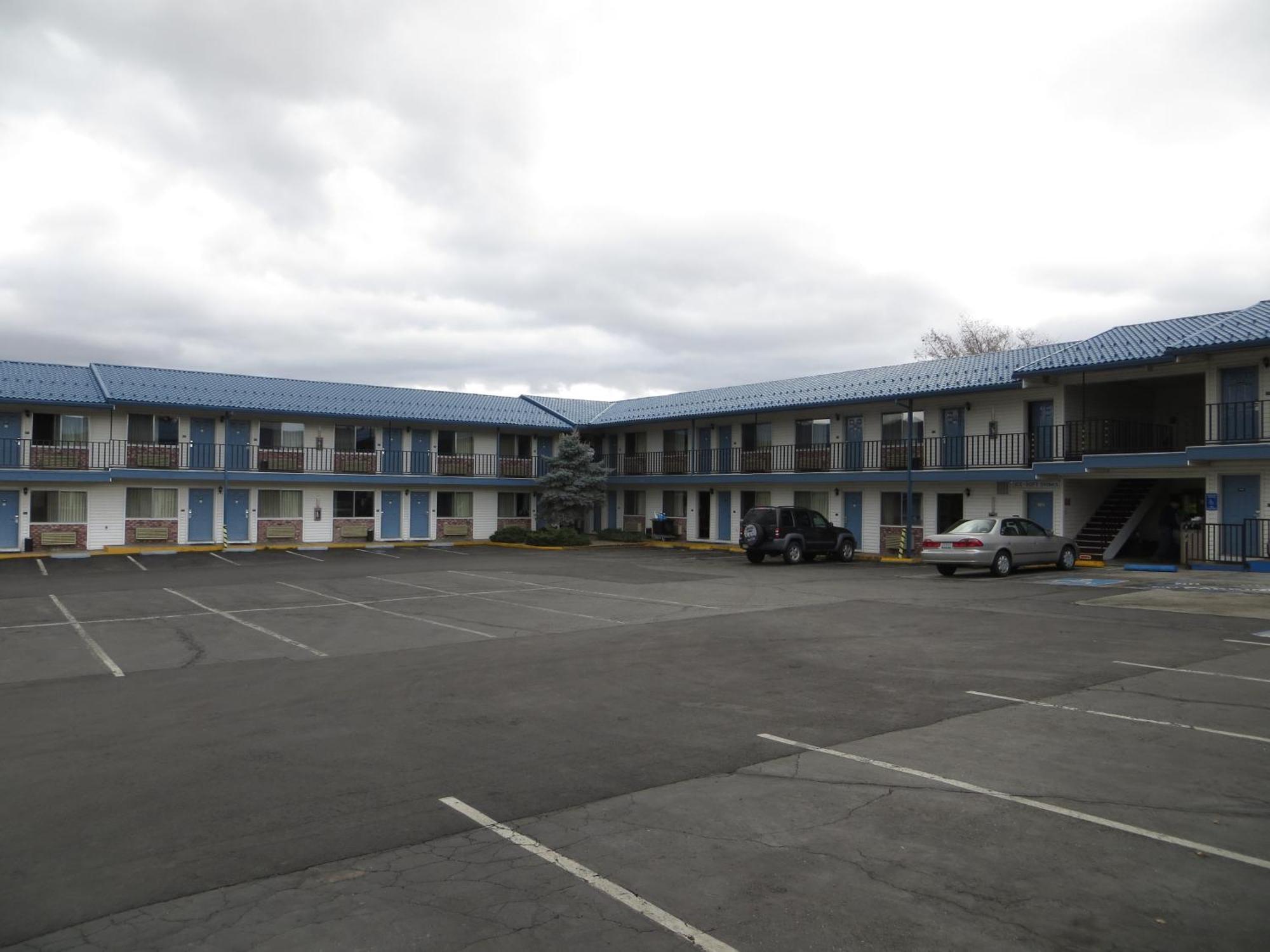 Super 8 By Wyndham Motel 2*