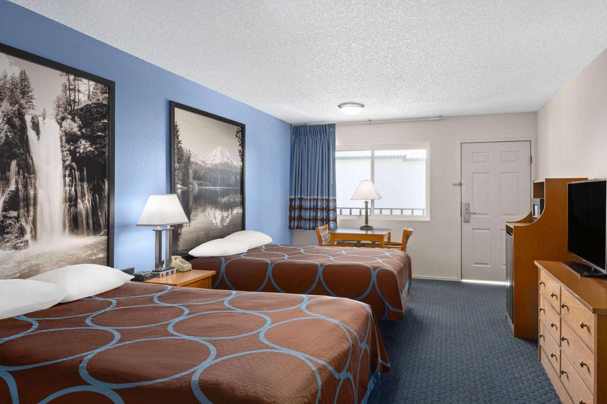 Super 8 By Wyndham Motel 2*