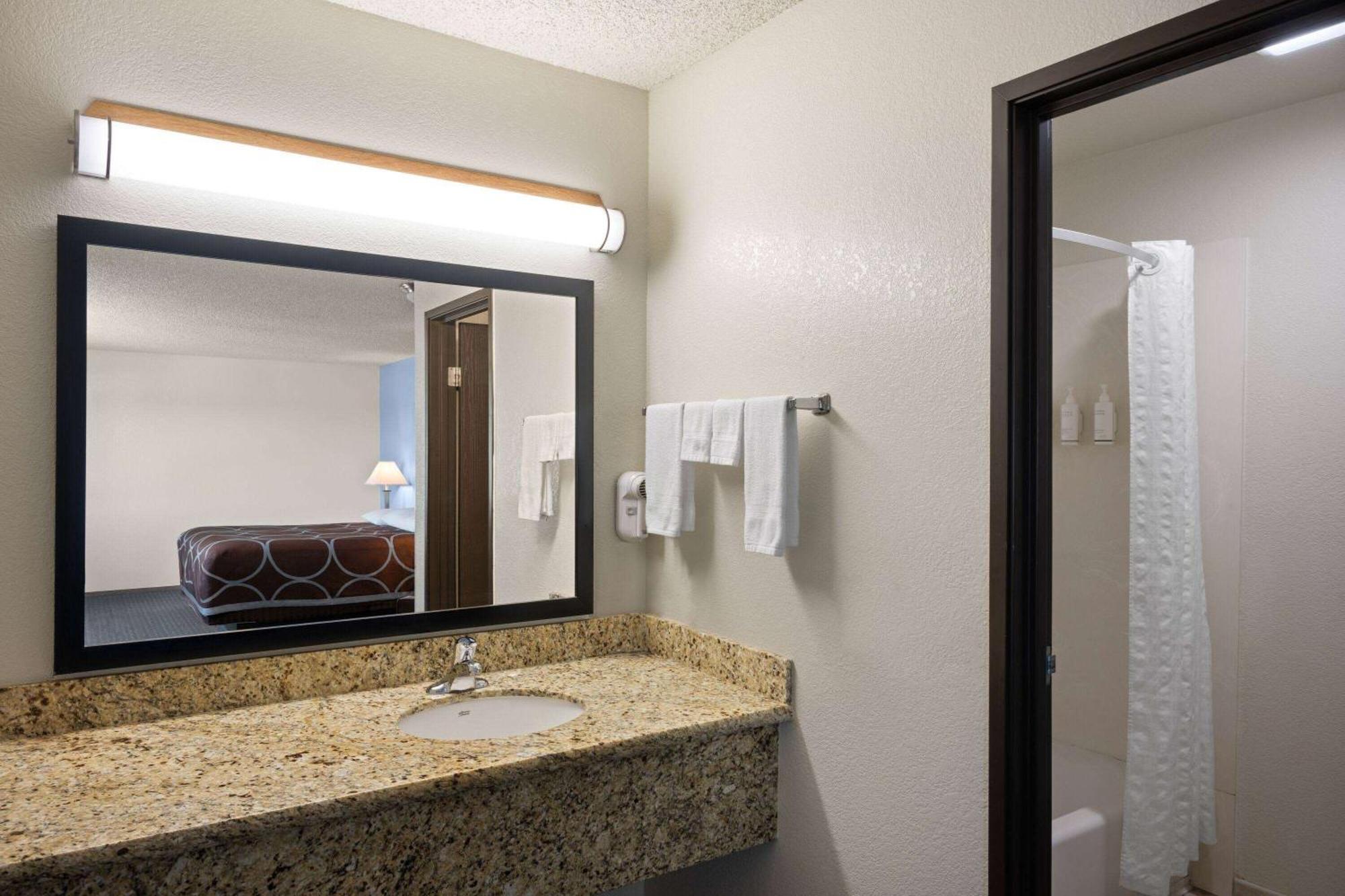 Super 8 By Wyndham Motel 2*