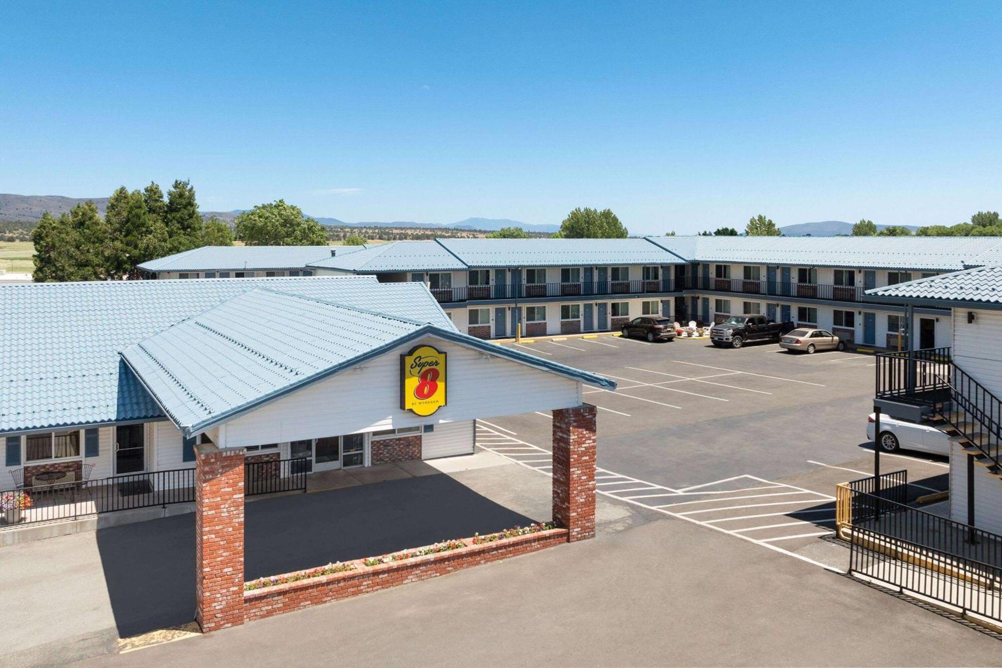 Super 8 By Wyndham Motel 2*