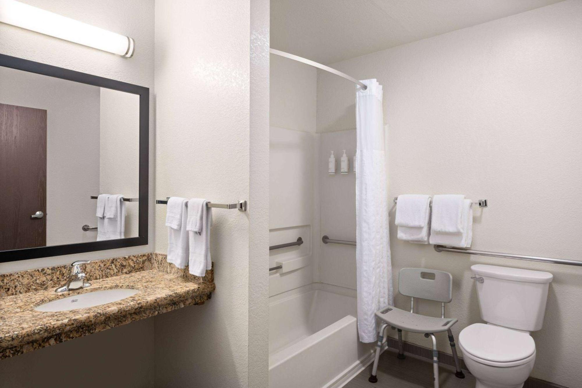 Super 8 By Wyndham Motel 2*